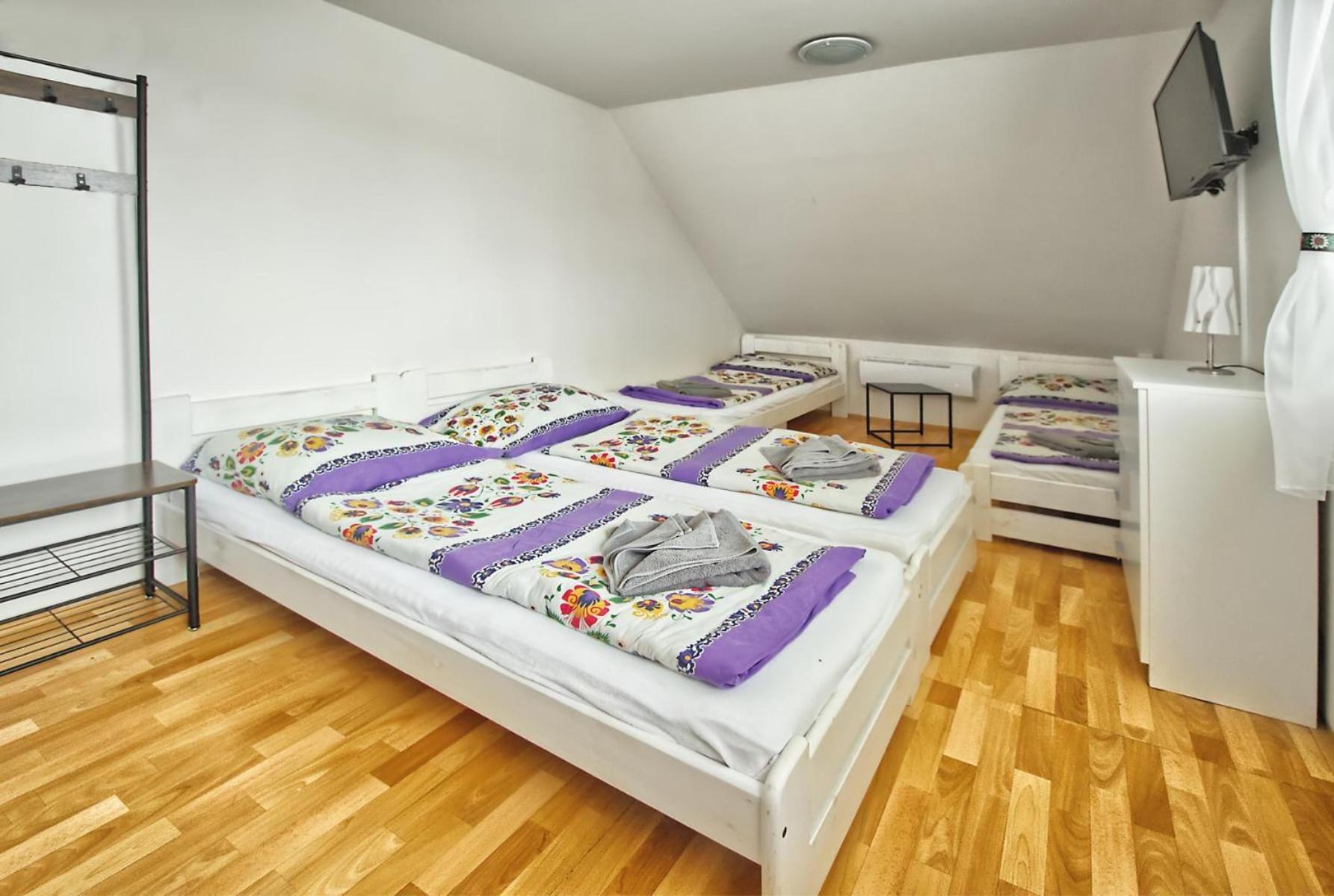Penzion Bazen Vino Sklep U Palecku Zajeci Exterior photo