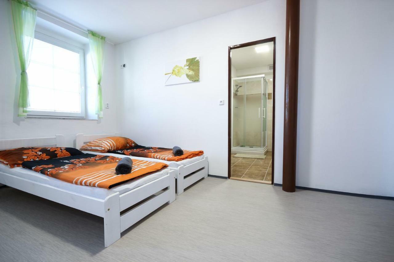 Penzion Bazen Vino Sklep U Palecku Zajeci Exterior photo